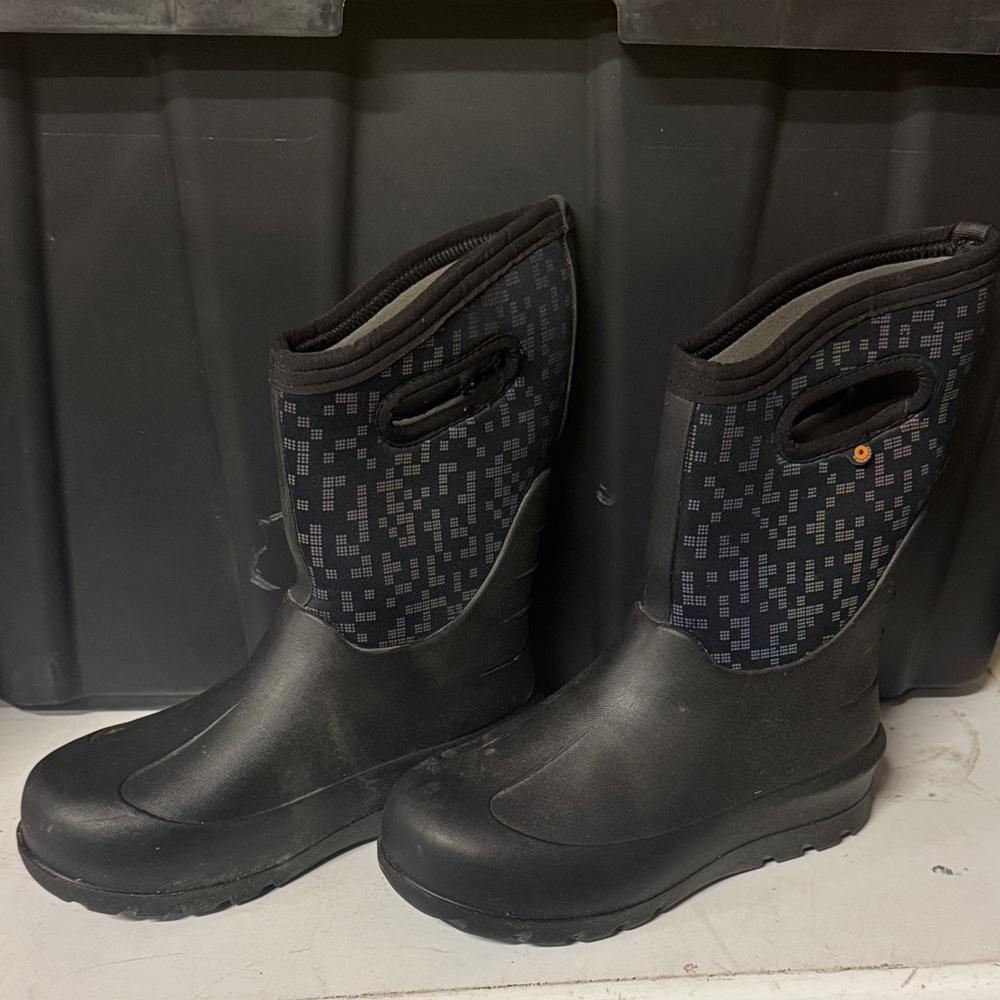 Black and Blue Patterned Bog Boots